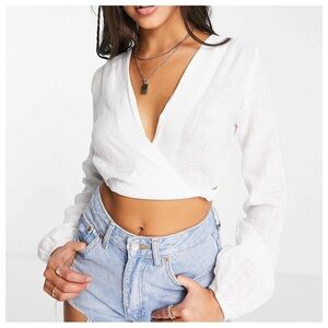 π¦
American Eagle Surplice Cropped Crossover Blouse / Top